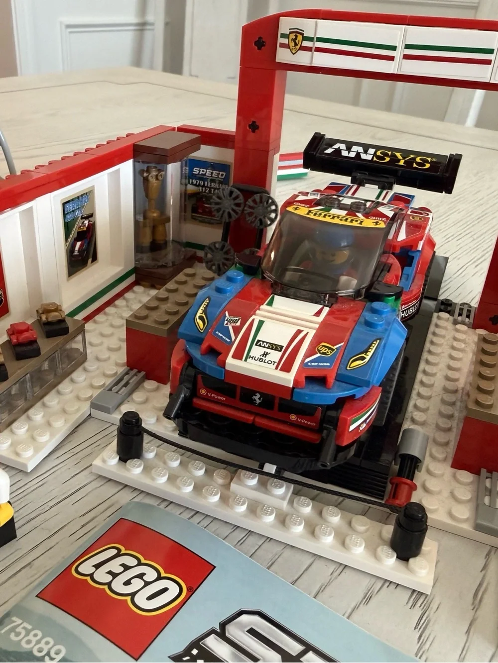 LEGO Speed Champions Ferrari Ultimate Garage 75889